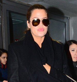 Khloe Kardashian makes pouty arrival to the Big Apple but stops to ...