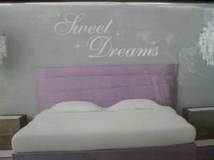 BNIP-Bedroom-wall-sticker-vinyl-quotes-sweet-dreams-or-always-kiss-me ...