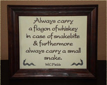 Drôle signe WC Fields citation « Sn akebite Whiskey » 8 x 10 pouces ...