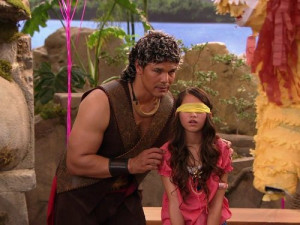 ... pair of kings the one about mikayla s friends pair of kings 2010