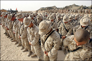 Soldiers in Iraq praying