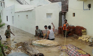 Army jawans undertaking a rescue operation in areas affected by ...