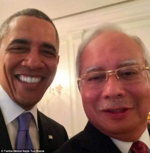 najib razak barack obama visit malaysia selfie