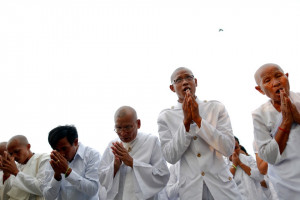 People-gather-to-mourn-the-late-former-Cambodian-King-Norodom-Sihanouk ...