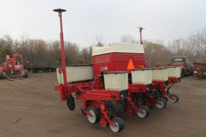 Ih 900 4 Row 38 Wide Corn Planter With Bean Drums Seed Flow