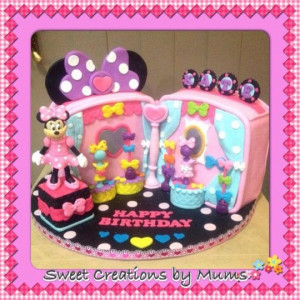 Minnie Mouse Bowtique Cake