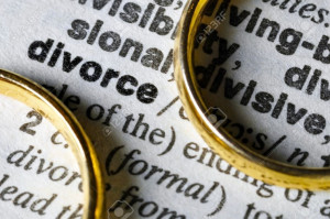 ... -Two-separate-wedding-rings-next-to-the-word-divorce--Stock-Photo