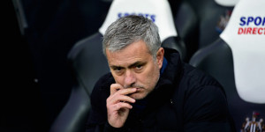 Mou frustasi karena kekalahan perdana Chelsea (c) Getty Images