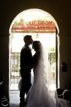 Charro wedding ~ love this pic and her beautiful veil !
