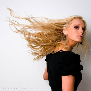 Photo Girl With Her Hair Blowing In The Wind