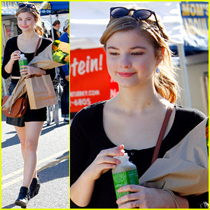 stefanie scott shares gorgeous photo from her hike stefanie scott