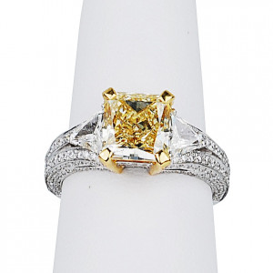 Butani 18kt Two Tone Gold Yellow and White Diamond Ring (3.71 c.t.w.)