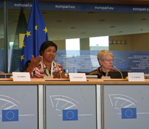 Ronke Olabisi, Mae Jemison et Jill Tarter)