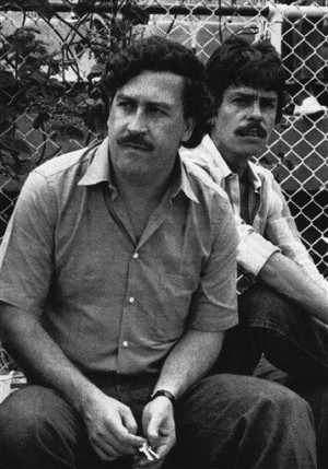 En esta foto de archivo de 1983, el jefe del cartel de Medellín Pablo ...