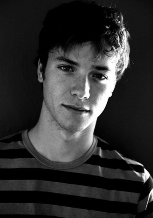 ... : http://www.tumblr.com/tagged/jeremy-sumpter?before=1328500840 Like