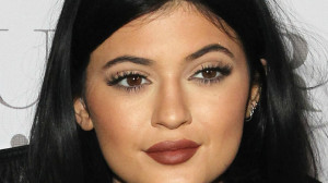 How to get Kylie Jenner's full lips without injections (PHOTOS)