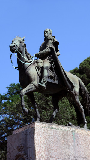 Simon Bolivar Statue Original:statue of simon