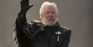 President Snow threatens Katniss with a war in new ‘Catching Fire ...