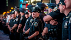 Anti-Cop Protesters Crash Pro-Cop 'Thank You NYPD' Rally In New York ...