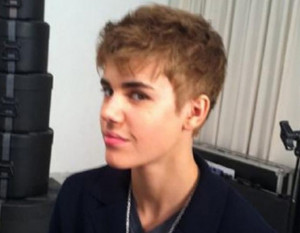justin-bieber-gets-jesus-face-tattooed-on-his-tiny-calf-heres-your ...