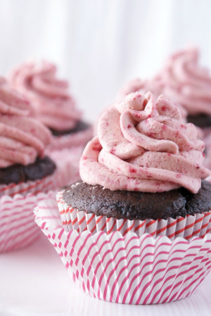Strawberry frosted cupcakes