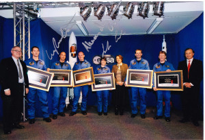 Remise de diplômes à la sélection d'astronautes 2009 de l'ESA à ...