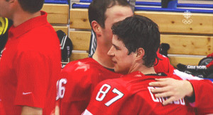 Four years later, Jonathan Toews finally gets the hug he was looking ...
