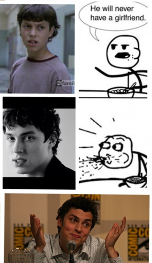 John Francis Daley Sweet, Girlfriends, Pictures, Bones Tv