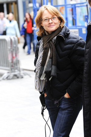 Jodie Foster accepted a Doctor of Fine Arts degree from Yale ...