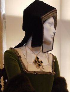 Catherine of Aragon’s head piece and necklace More