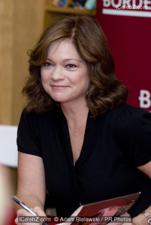 Valerie Bertinelli Signs Copies of 