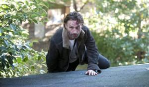 The Walking Dead: Andrew Lincoln è un circospetto Rick Grimes nell ...