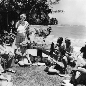 Brownie Wise throwing a Tupperware Party on the beachParties Gal ...