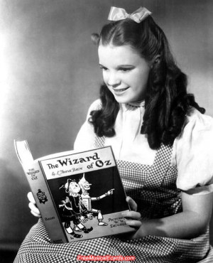 judy-garland-as-dorothy-reading-the-wizard-of-oz-book.jpg