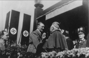 Foto: Papież Pius XII i jego poddany katolik Adolf Hitler