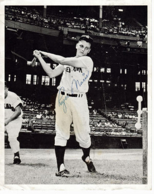 Signed 1960's 8x10 photo of Roger Maris(Photos 2)
