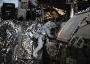 Eve Spacewalk Plete Repairs