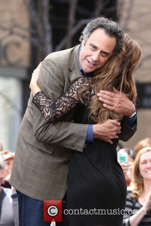 brad-garrett-maria-menounos-brad-garrett-extra_3585025.jpg