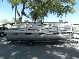 Used Sweetwater Pontoon Boats