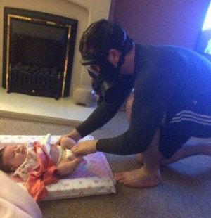 dad-baby-change-diaper