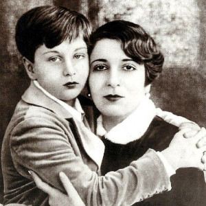 King Farouk of Egypt and his mother Queen Nazli . Queen Nazli is a ...