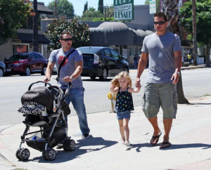 Drew Lachey hanging out and eating at Stanley's Restaurant with Drew ...