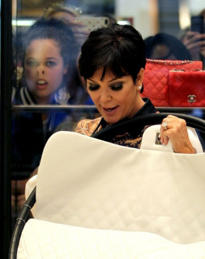 Kris Kardashian & possibly the best photobomb..EVER