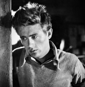 El actor estadounidense James Dean lucía un llamativo tupé en los 50 ...