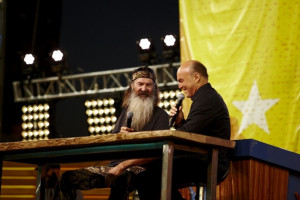 Duck Commander, Greg Laurie Share Moment at SoCal Harvest (PHOTO)