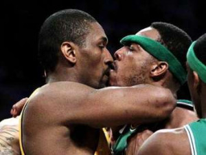 Photo courtesy of nba-funny-photos.blogspot.com.