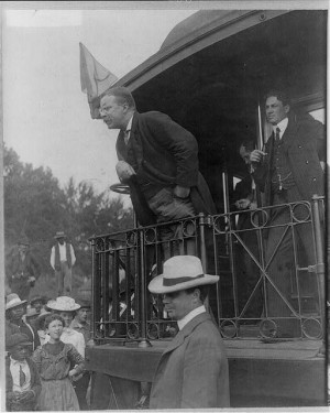 Teddy Roosevelt speaking, 1907. Photo by Underwood & Underwood. Public ...
