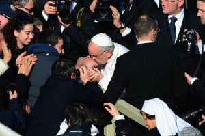 Pope Francis greets members of the crowd as he makes his way around St ...