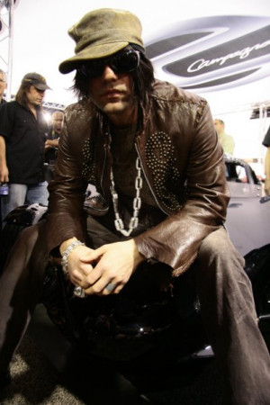 criss-angel-criss-angel-23519294-402-604.jpg