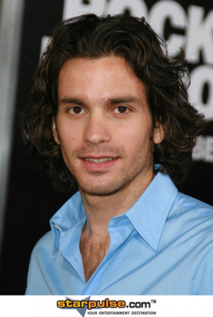 Santiago Cabrera Heroes Photo